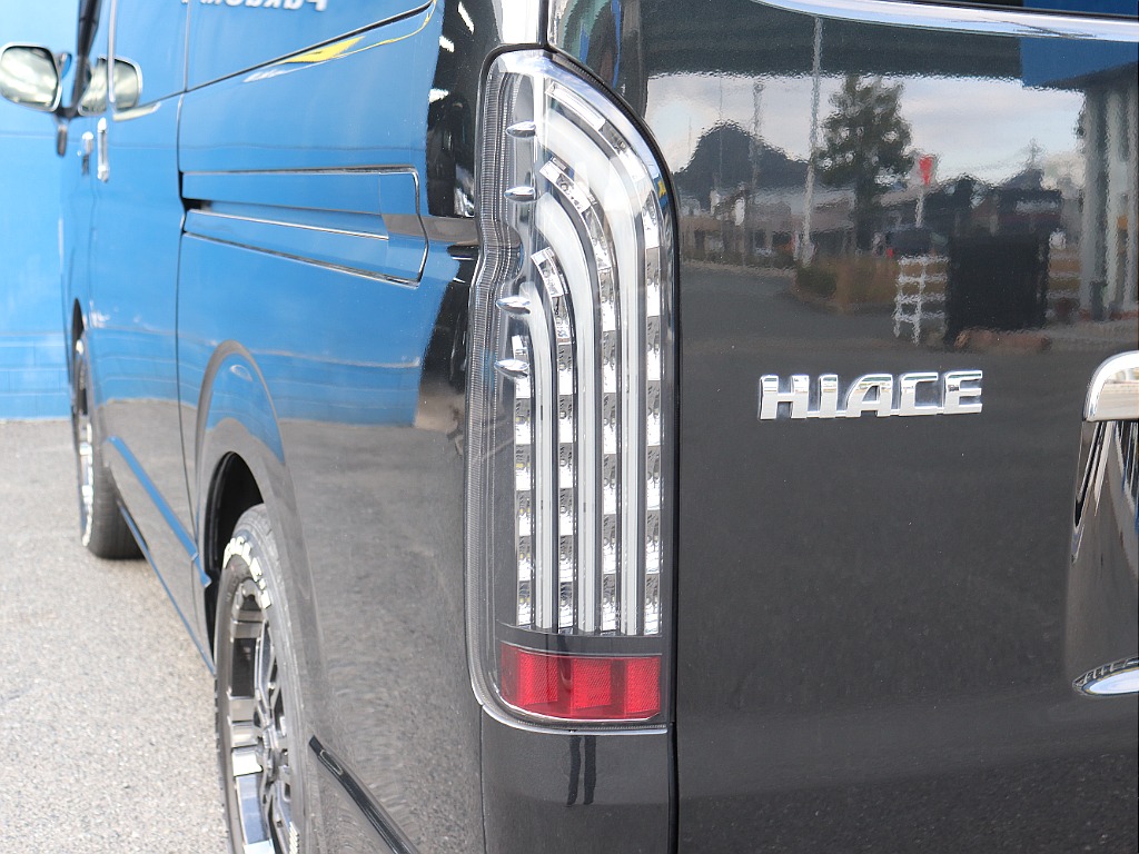 トヨタ ハイエースバン(4枚目)
