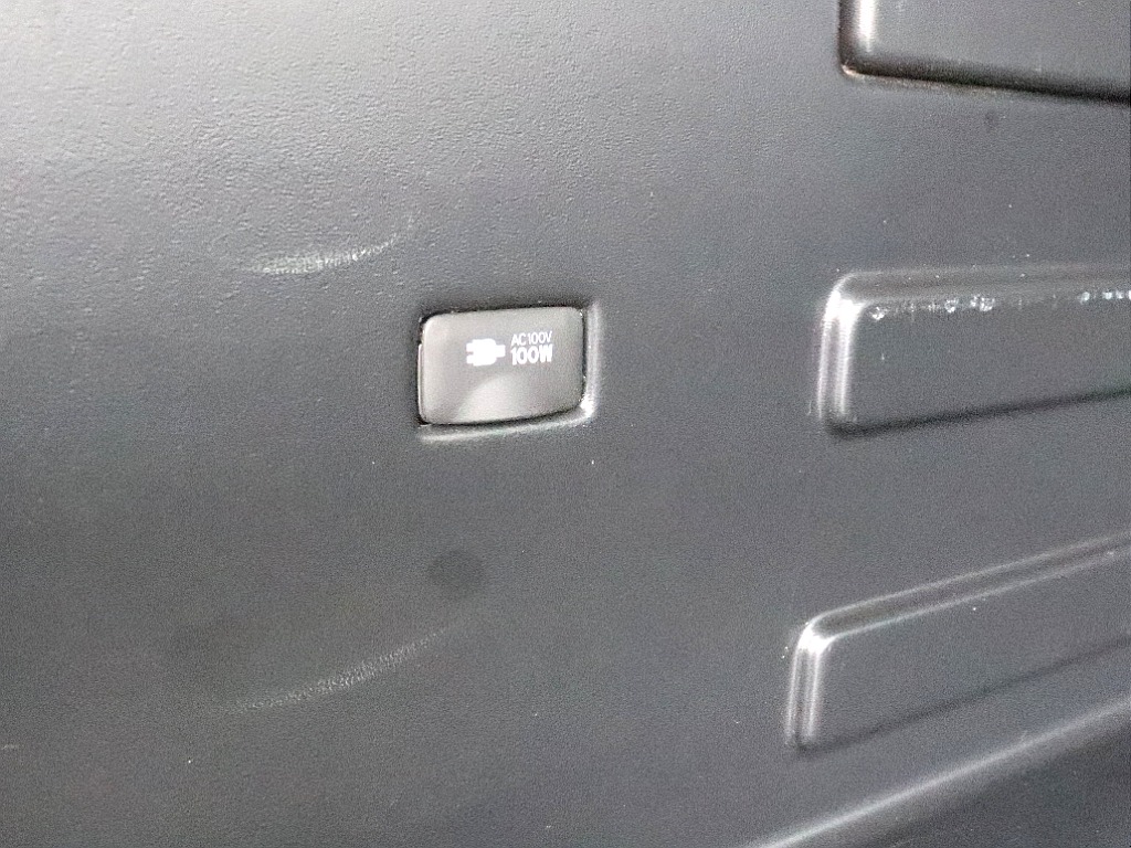 後部にもAC100V電源