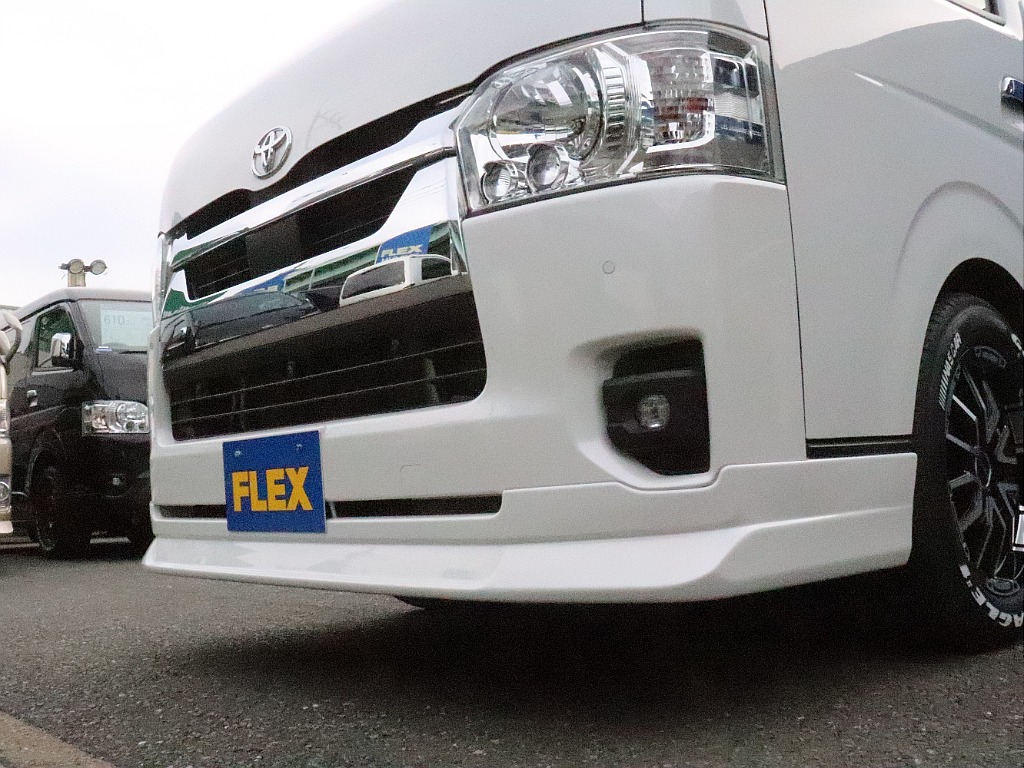 エクステリアには、FLEXフロントリップを装着しスタイリッシュなフェイスラインに