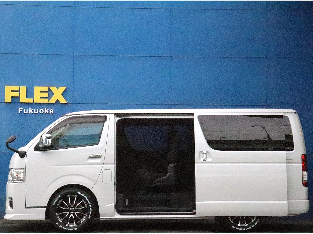 両サイドスライド自動ドア完備！