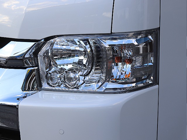 メーカーオプションのLEDヘッドライト