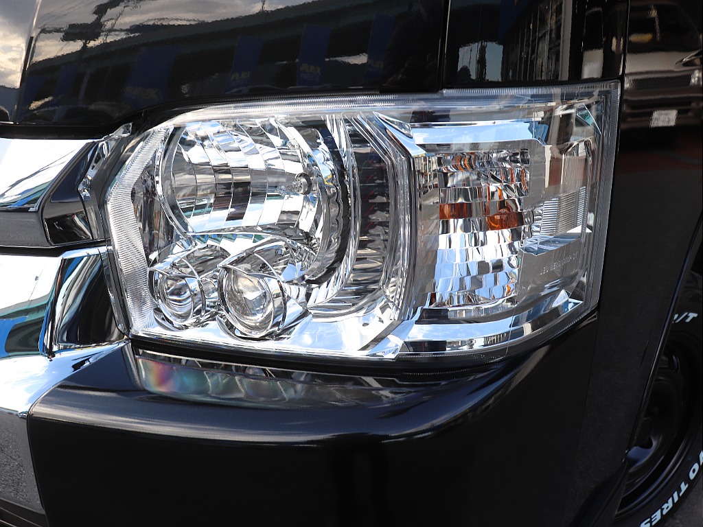 LEDヘッドライトは夜道を明るく照らしてくれます♪