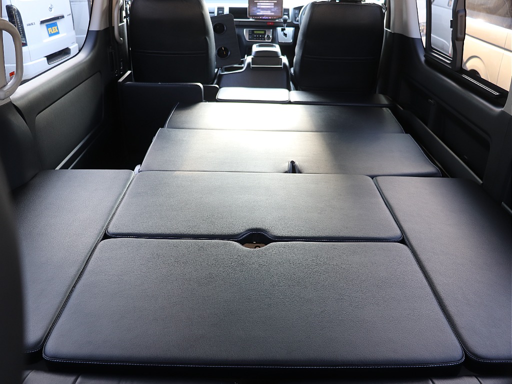 ハイエースの事なら専門店のフレックス福岡店へ！　現金を減らしにくいローン購入や、経費が使える法人様にぴったりのリースなどハイエースライフを始めるお手伝いを致します！