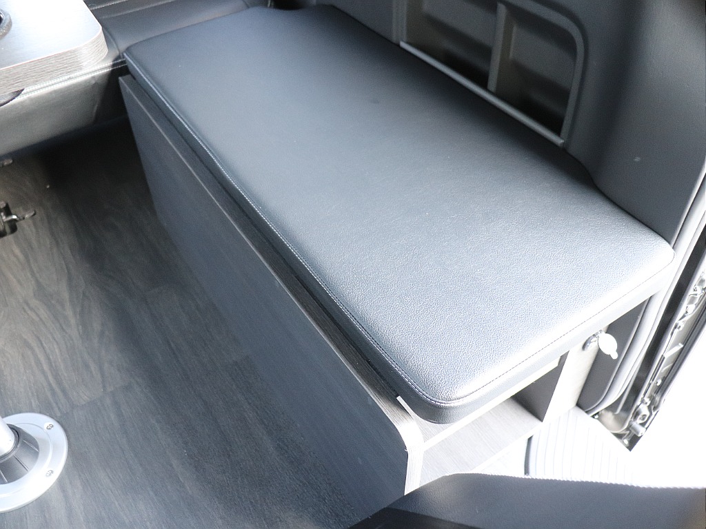 ハイエースの事なら専門店のフレックス福岡店へ！　現金を減らしにくいローン購入や、経費が使える法人様にぴったりのリースなどハイエースライフを始めるお手伝いを致します！