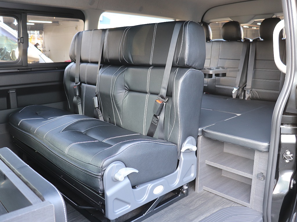 ホールド感を重視したFASPシートを採用