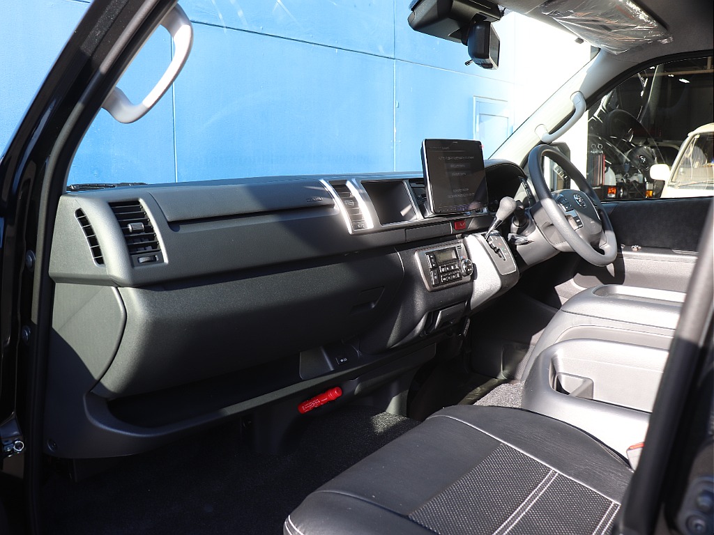 ハイエースの事なら専門店のフレックス福岡店へ！　現金を減らしにくいローン購入や、経費が使える法人様にぴったりのリースなどハイエースライフを始めるお手伝いを致します！