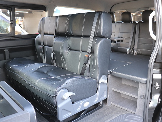 ホールド感を重視したFASPシートを採用