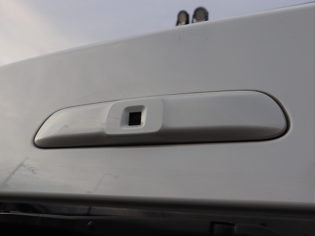 ハイエースの事なら専門店のフレックス福岡店へ！　現金を減らしにくいローン購入や、経費が使える法人様にぴったりのリースなどハイエースライフを始めるお手伝いを致します！