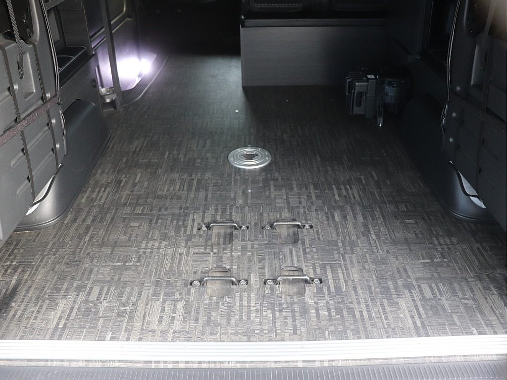 ハイエースの事なら専門店のフレックス福岡店へ！　現金を減らしにくいローン購入や、経費が使える法人様にぴったりのリースなどハイエースライフを始めるお手伝いを致します！