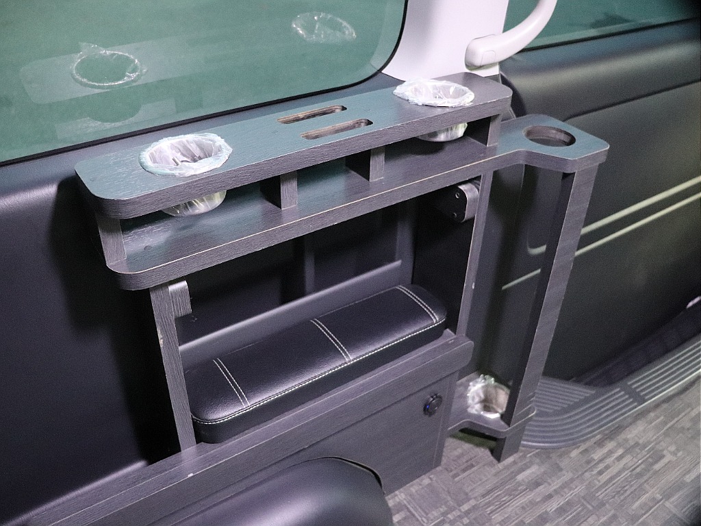 ハイエースの事なら専門店のフレックス福岡店へ！　現金を減らしにくいローン購入や、経費が使える法人様にぴったりのリースなどハイエースライフを始めるお手伝いを致します！