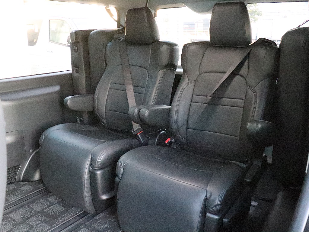 ハイエースの事なら専門店のフレックス福岡店へ！　現金を減らしにくいローン購入や、経費が使える法人様にぴったりのリースなどハイエースライフを始めるお手伝いを致します！