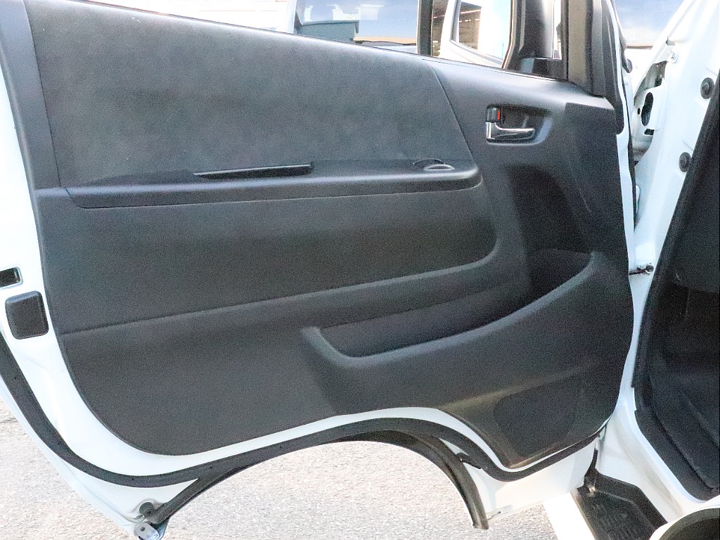 ハイエースの事なら専門店のフレックス福岡店へ！　現金を減らしにくいローン購入や、経費が使える法人様にぴったりのリースなどハイエースライフを始めるお手伝いを致します！