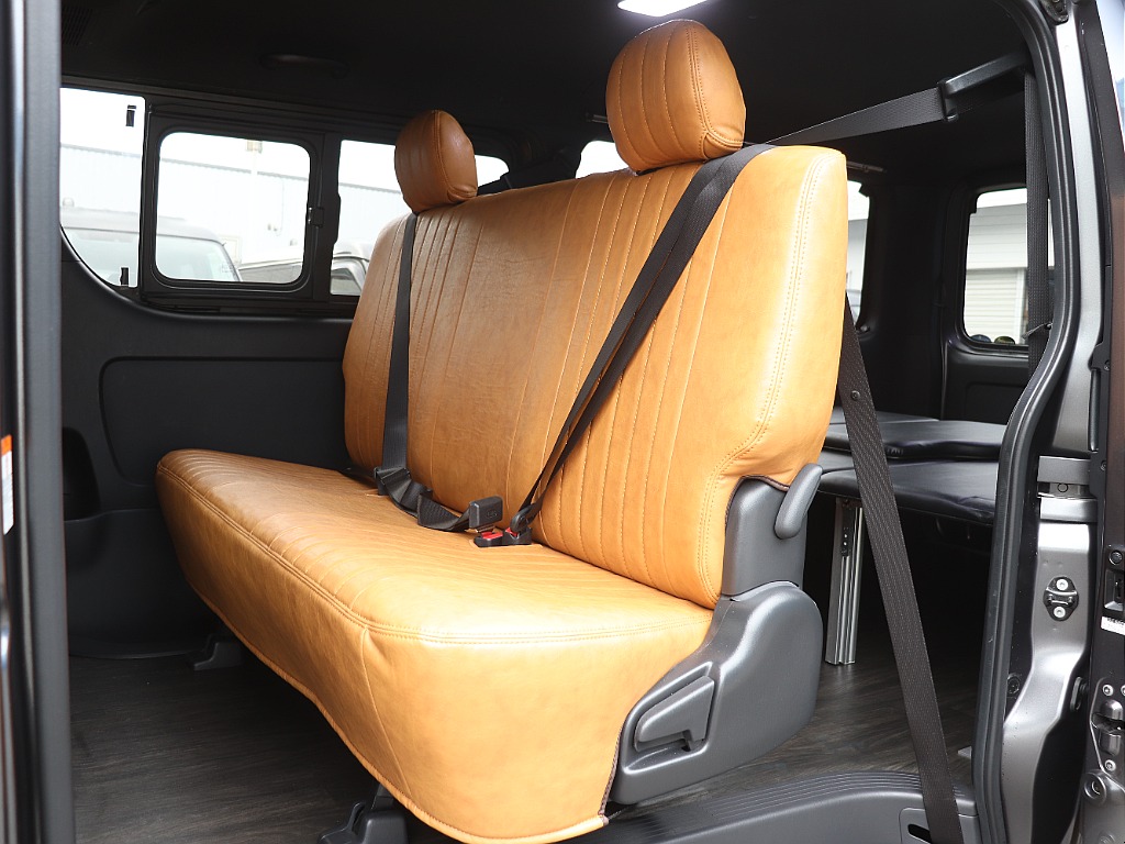クラシックレザーシート(キャメル)装着