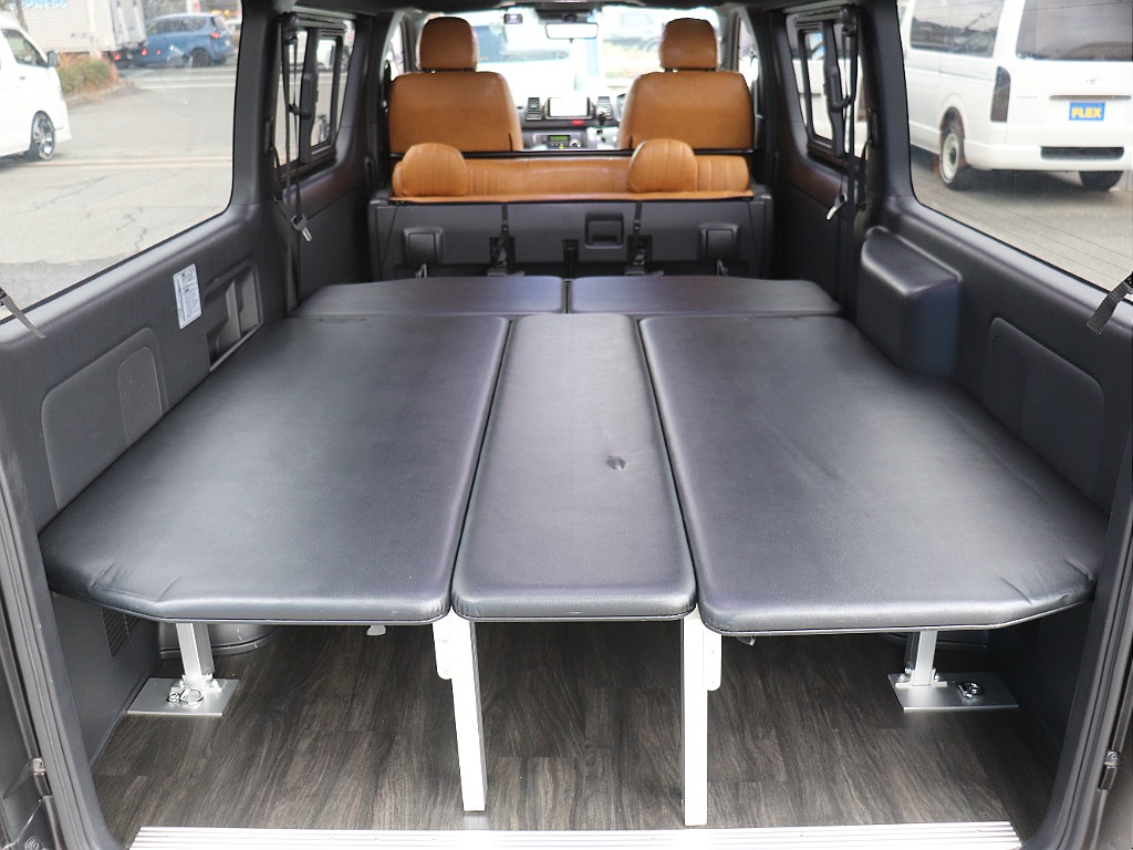 フルフラットモードで車中泊にも大活躍