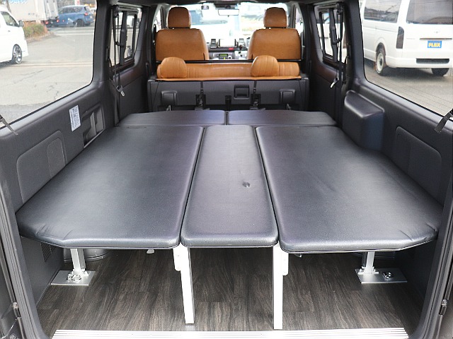 フルフラットモードで車中泊にも大活躍