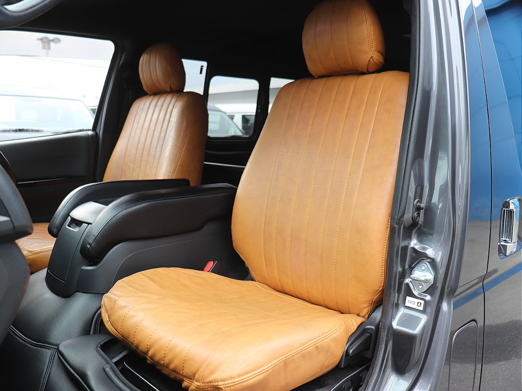 全席クラシックレザーシート装着済み！