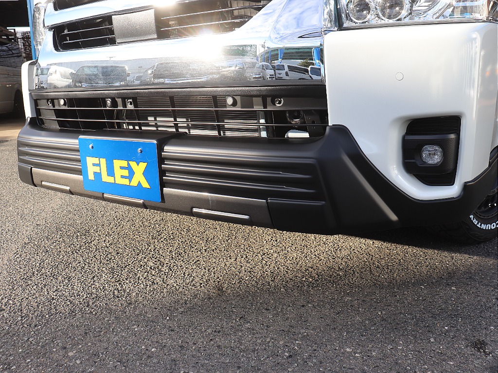 オフロード感満載のT-Forceフロントリップ