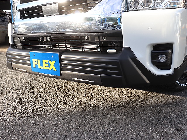 オフロード感満載のT-Forceフロントリップ