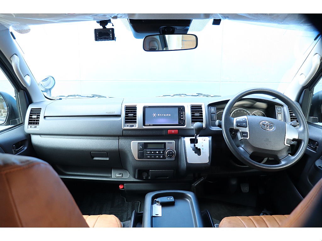 トヨタ ハイエースバン(2枚目)