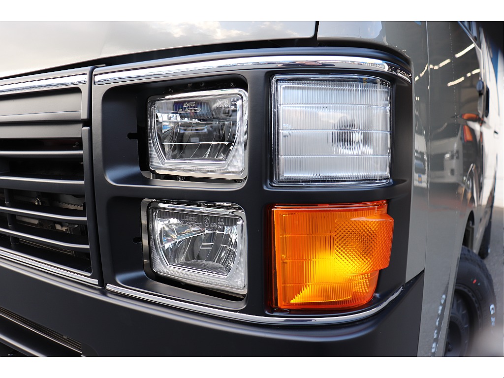 トヨタ ハイエースバン(3枚目)