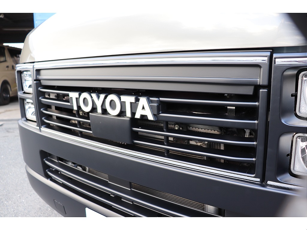 トヨタ ハイエースバン(4枚目)