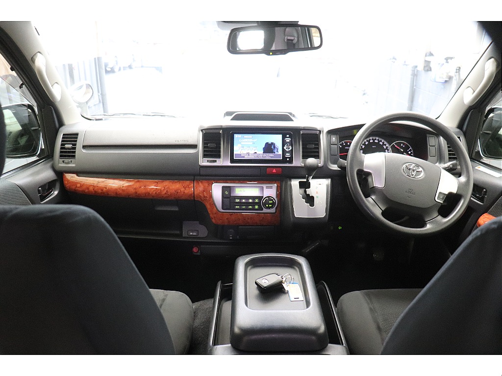 ハイエースの事なら専門店のフレックス福岡店へ！　現金を減らしにくいローン購入や、経費が使える法人様にぴったりのリースなどハイエースライフを始めるお手伝いを致します！