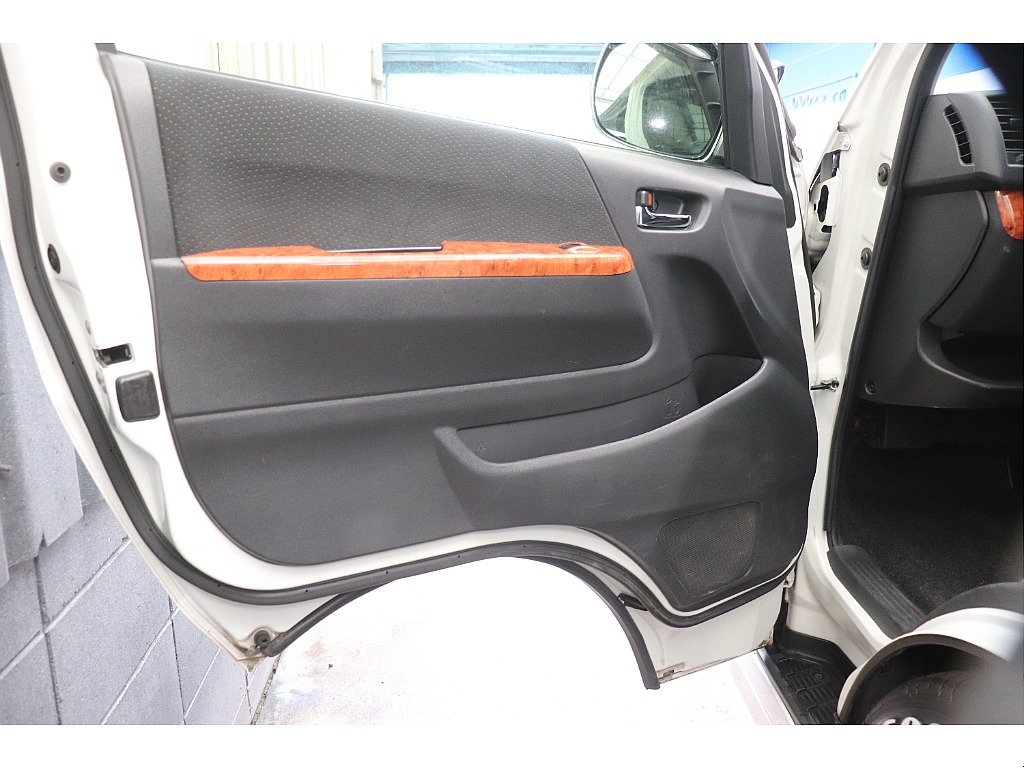 ハイエースの事なら専門店のフレックス福岡店へ！　現金を減らしにくいローン購入や、経費が使える法人様にぴったりのリースなどハイエースライフを始めるお手伝いを致します！