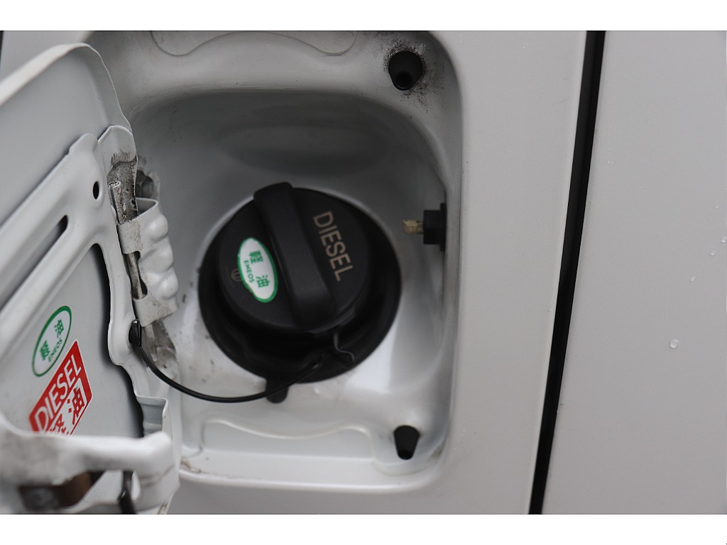 ハイエースの事なら専門店のフレックス福岡店へ！　現金を減らしにくいローン購入や、経費が使える法人様にぴったりのリースなどハイエースライフを始めるお手伝いを致します！