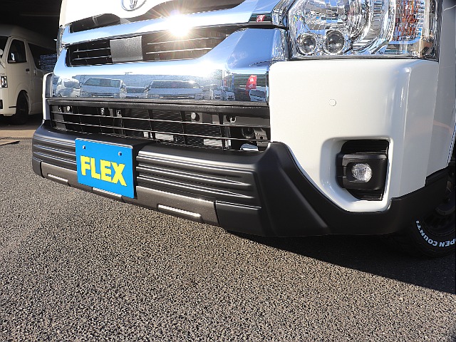 オフロードスタイルにぴったりなT-Forceフロントリップ装着でワイルドなフェイスラインに！