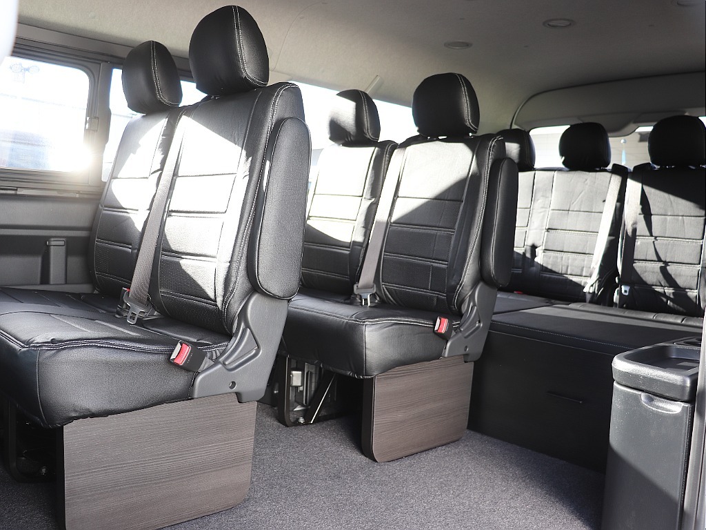 車内は純正配列で送迎にも大活躍☆