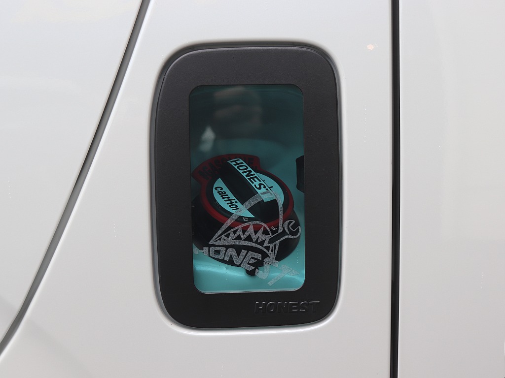 ハイエースの事なら専門店のフレックス福岡店へ！　現金を減らしにくいローン購入や、経費が使える法人様にぴったりのリースなどハイエースライフを始めるお手伝いをいたします！