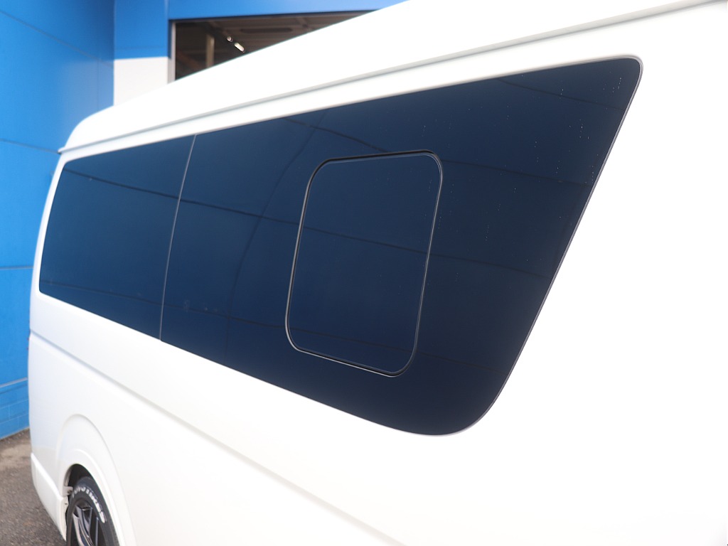 ハイエースの事なら専門店のフレックス福岡店へ！　現金を減らしにくいローン購入や、経費が使える法人様にぴったりのリースなどハイエースライフを始めるお手伝いをいたします！