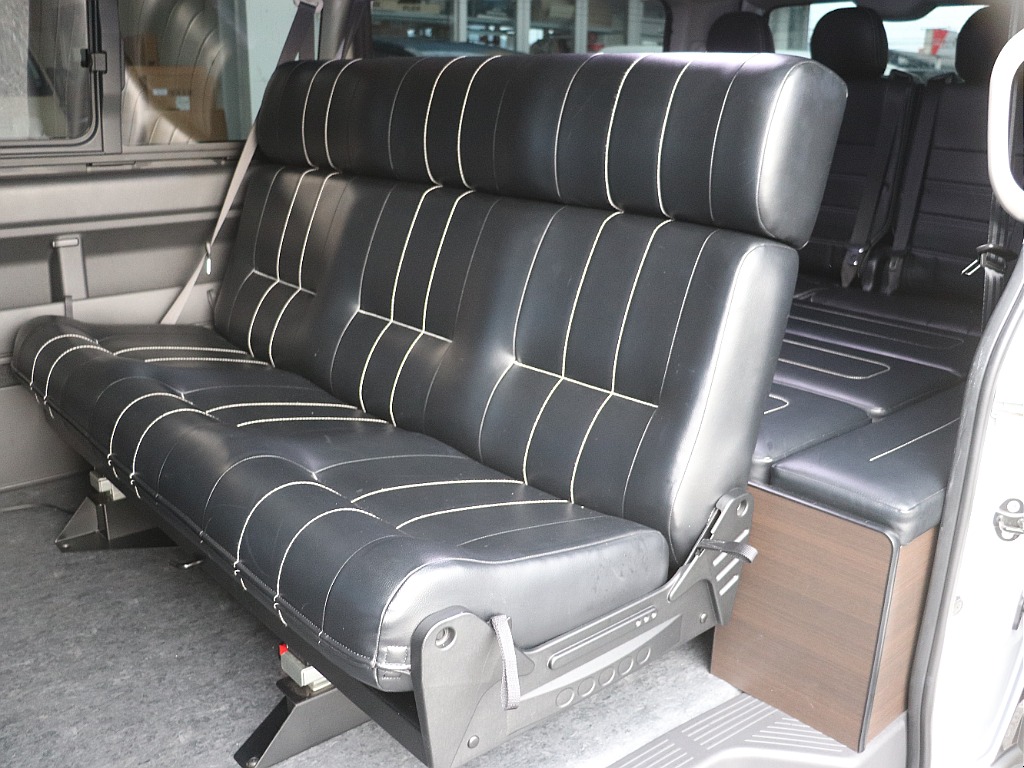 トヨタ ハイエース(4枚目)