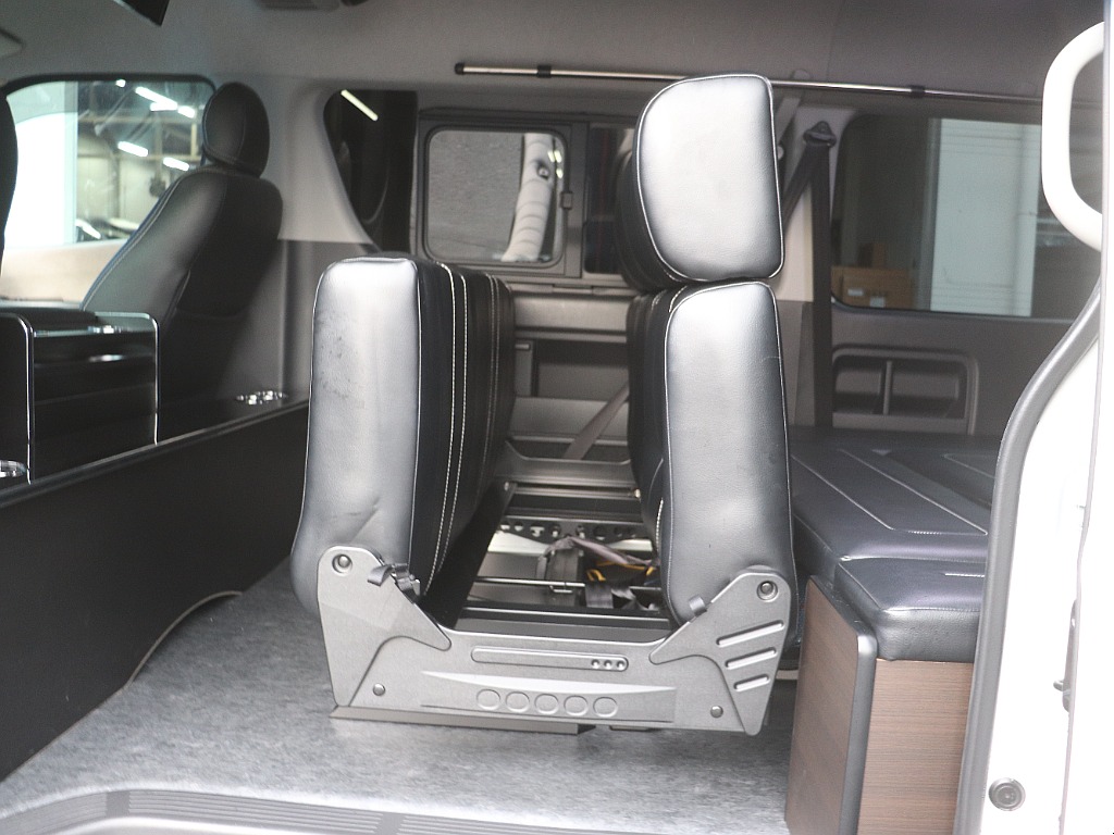 ハイエースの事なら専門店のフレックス福岡店へ！　現金を減らしにくいローン購入や、経費が使える法人様にぴったりのリースなどハイエースライフを始めるお手伝いをいたします！