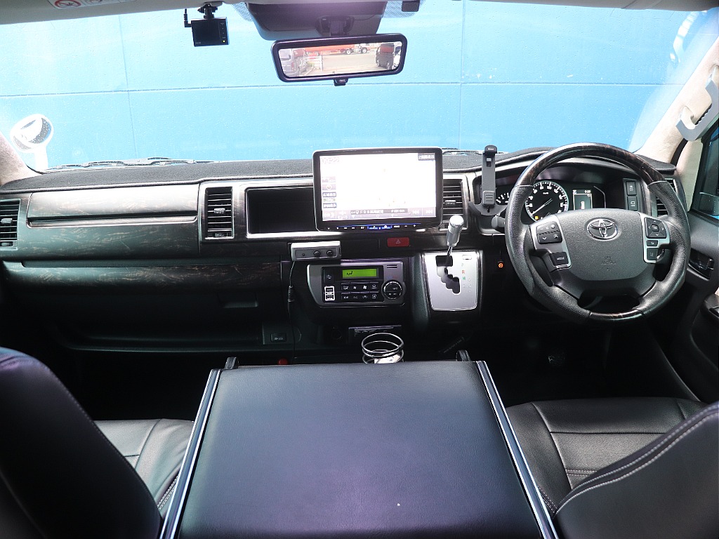 ハイエースの事なら専門店のフレックス福岡店へ！　現金を減らしにくいローン購入や、経費が使える法人様にぴったりのリースなどハイエースライフを始めるお手伝いをいたします！