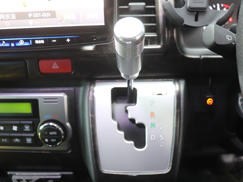 ハイエースの事なら専門店のフレックス福岡店へ！　現金を減らしにくいローン購入や、経費が使える法人様にぴったりのリースなどハイエースライフを始めるお手伝いをいたします！