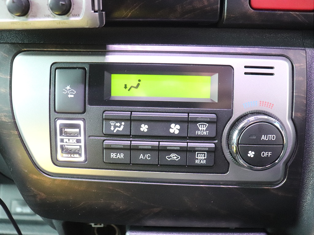 ハイエースの事なら専門店のフレックス福岡店へ！　現金を減らしにくいローン購入や、経費が使える法人様にぴったりのリースなどハイエースライフを始めるお手伝いをいたします！