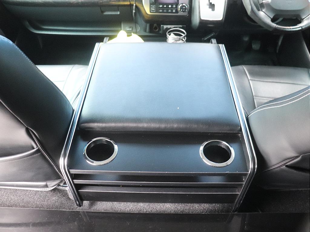 ハイエースの事なら専門店のフレックス福岡店へ！　現金を減らしにくいローン購入や、経費が使える法人様にぴったりのリースなどハイエースライフを始めるお手伝いをいたします！