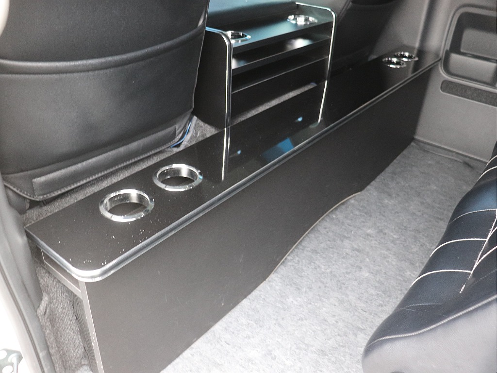 ハイエースの事なら専門店のフレックス福岡店へ！　現金を減らしにくいローン購入や、経費が使える法人様にぴったりのリースなどハイエースライフを始めるお手伝いをいたします！