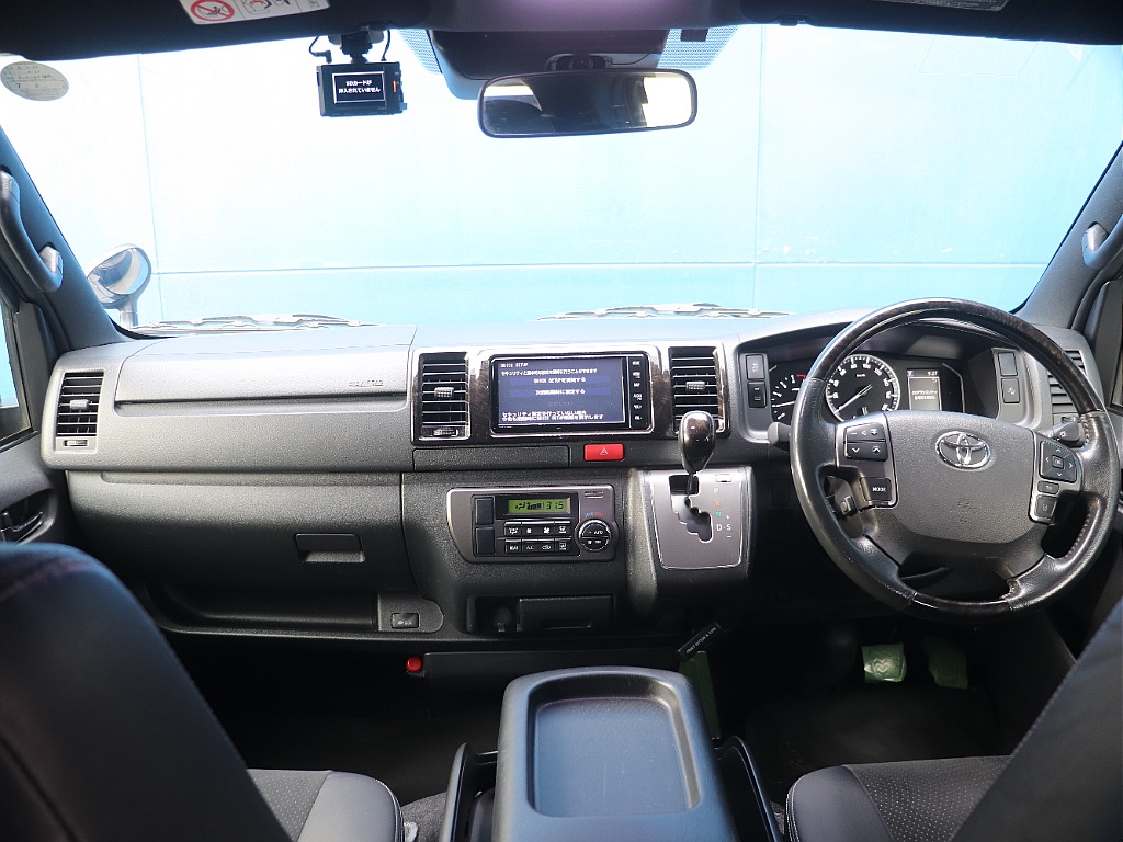 トヨタ ハイエースバン(2枚目)