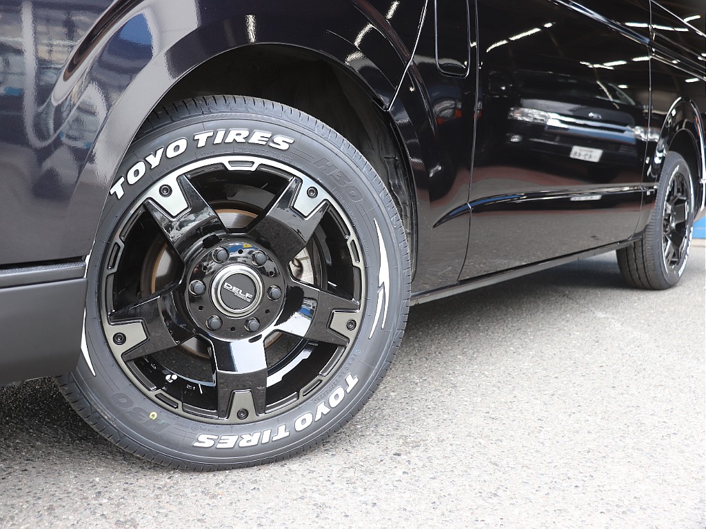 トヨタ ハイエースバン(4枚目)