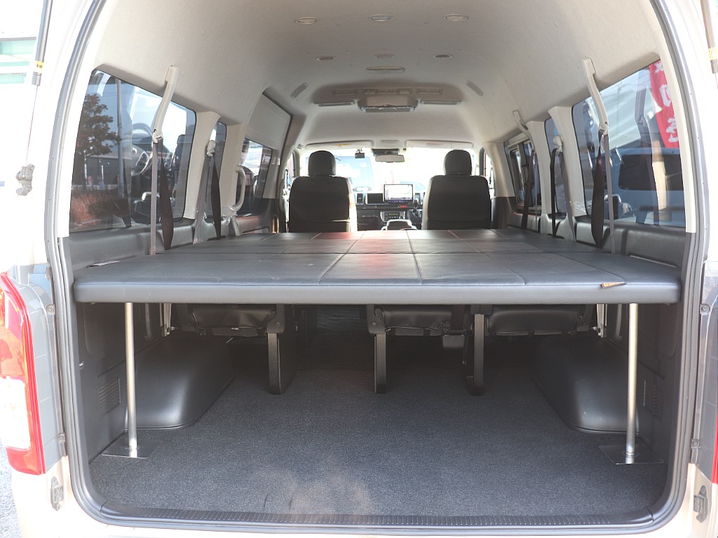 ベッドキット設置！車中泊にも大活躍