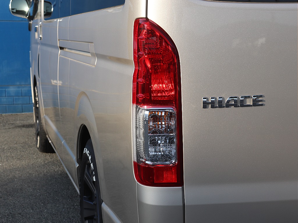 ハイエースの事なら専門店のフレックス福岡店へ！　現金を減らしにくいローン購入や、経費が使える法人様にぴったりのリースなどハイエースライフを始めるお手伝いをいたします！