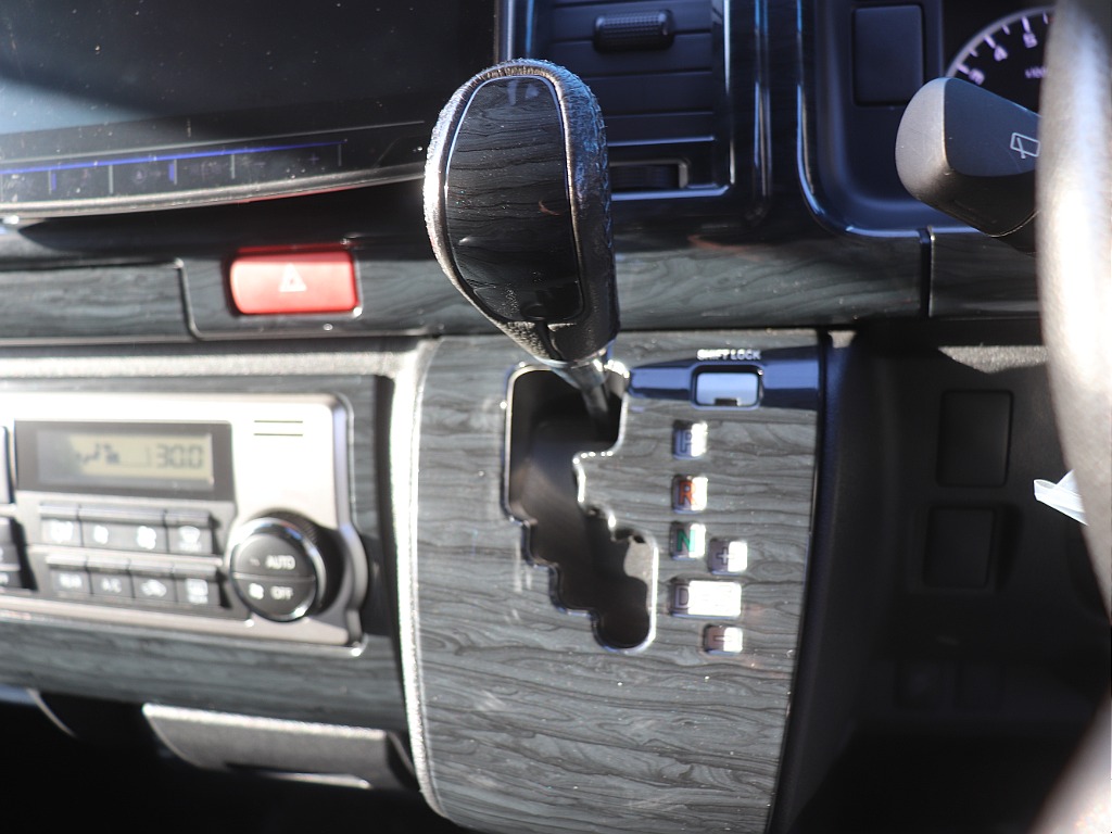 ハイエースの事なら専門店のフレックス福岡店へ！　現金を減らしにくいローン購入や、経費が使える法人様にぴったりのリースなどハイエースライフを始めるお手伝いをいたします！