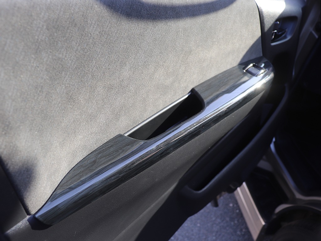 ハイエースの事なら専門店のフレックス福岡店へ！　現金を減らしにくいローン購入や、経費が使える法人様にぴったりのリースなどハイエースライフを始めるお手伝いをいたします！