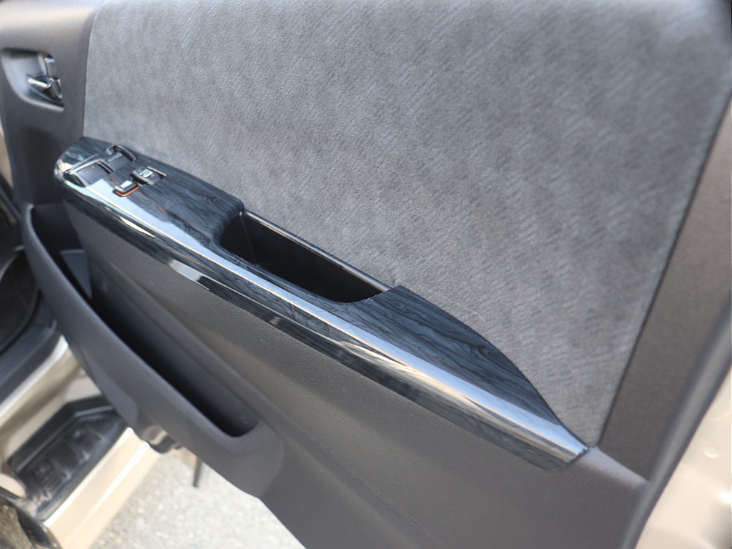 ハイエースの事なら専門店のフレックス福岡店へ！　現金を減らしにくいローン購入や、経費が使える法人様にぴったりのリースなどハイエースライフを始めるお手伝いをいたします！