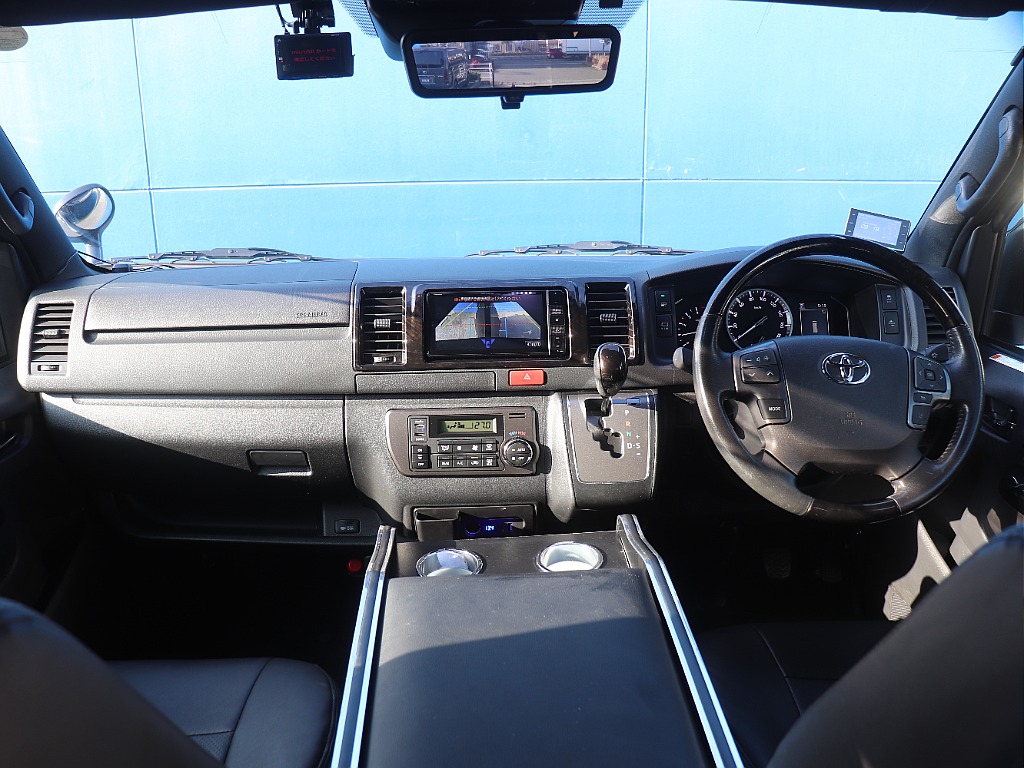 トヨタ ハイエースバン(9枚目)