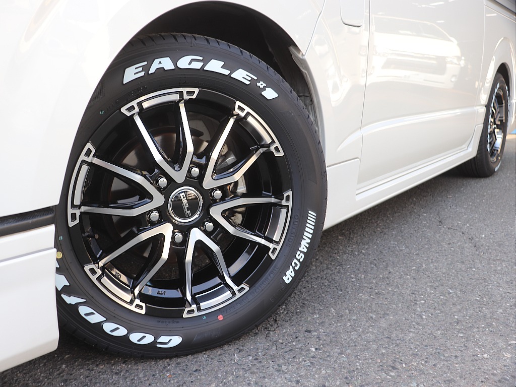 トヨタ ハイエースバン(2枚目)