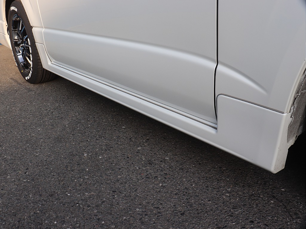 トヨタ ハイエースバン(4枚目)