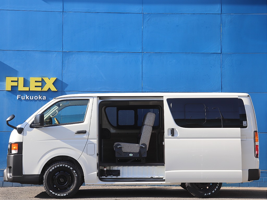 トヨタ ハイエースバン(6枚目)